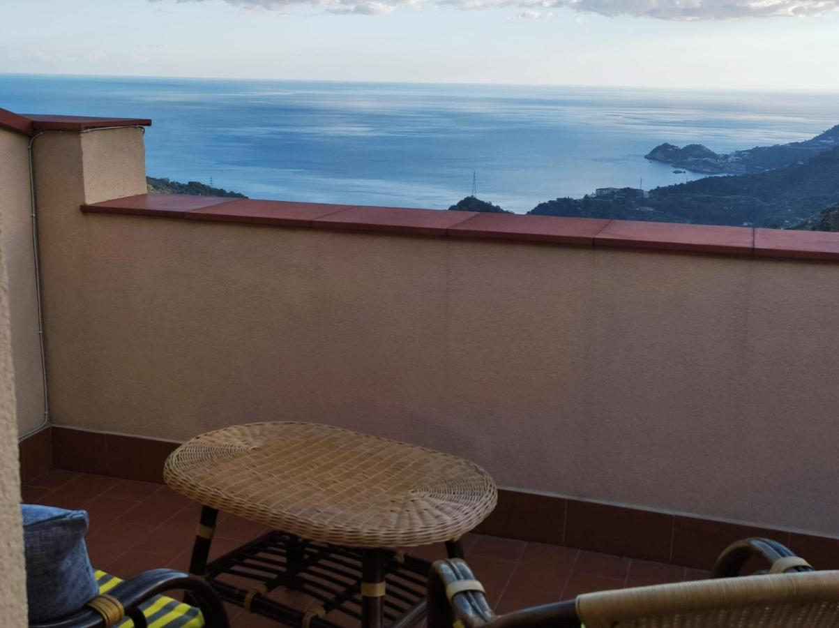 La Panoramica Apartment Gallodoro Bagian luar foto