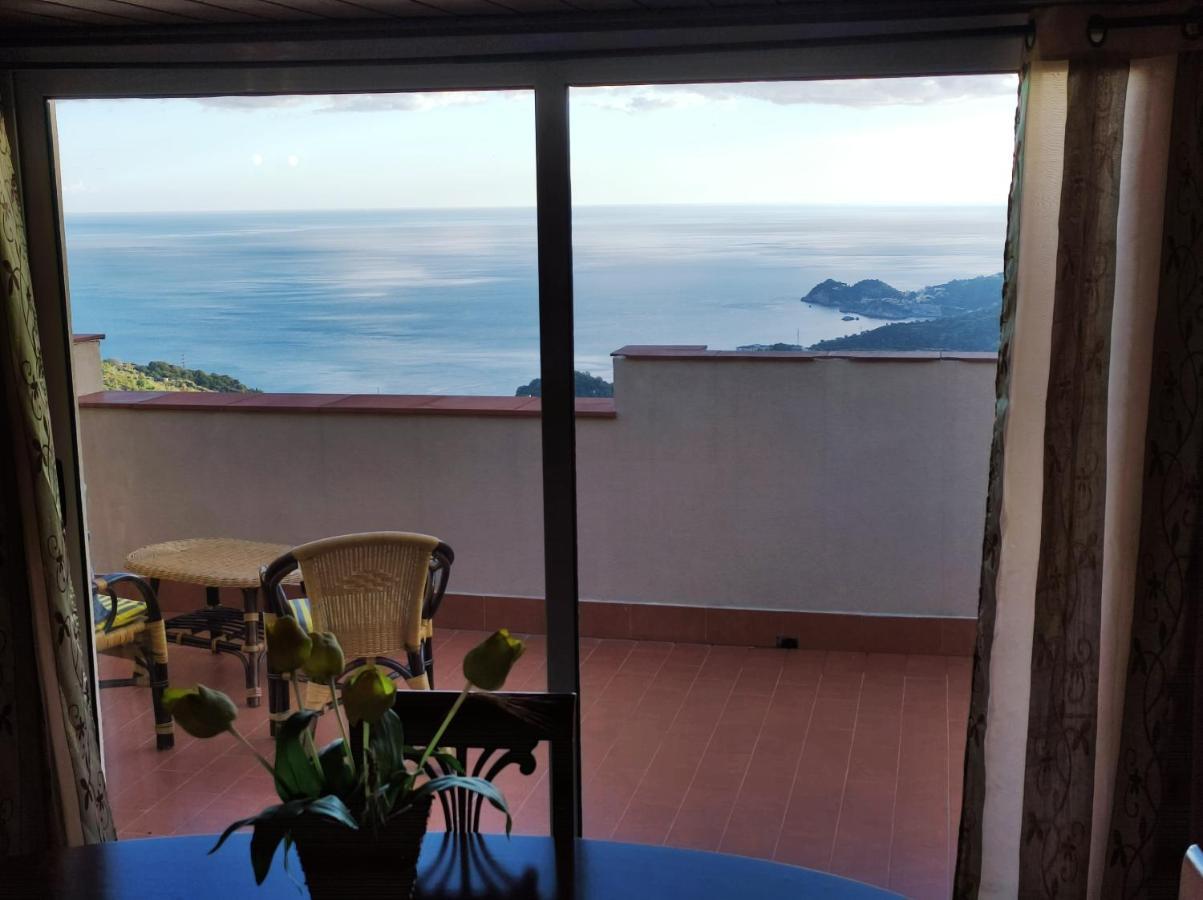 La Panoramica Apartment Gallodoro Bagian luar foto
